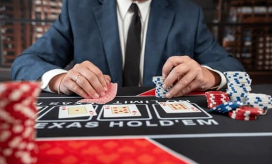 Filipino bettor checking p777 sports odds on a smartphone
